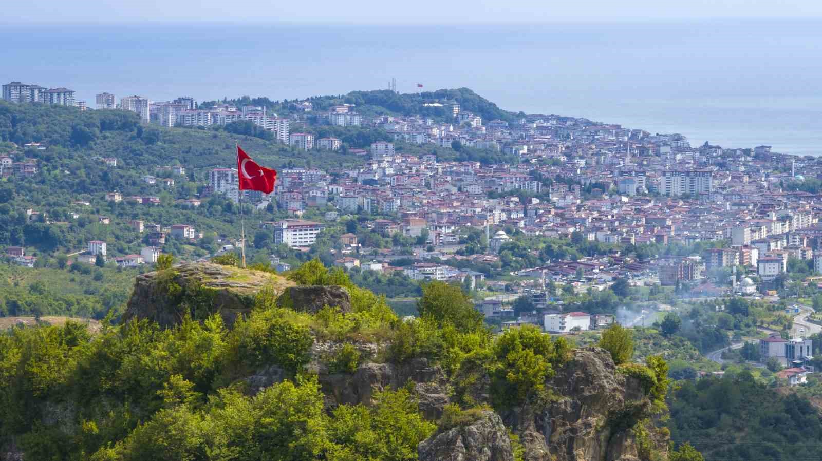Dehlizli kaleye yoğun ilgi: Ünye Kalesi 1 yılda 750 bin ziyaretçiyi ağırladı