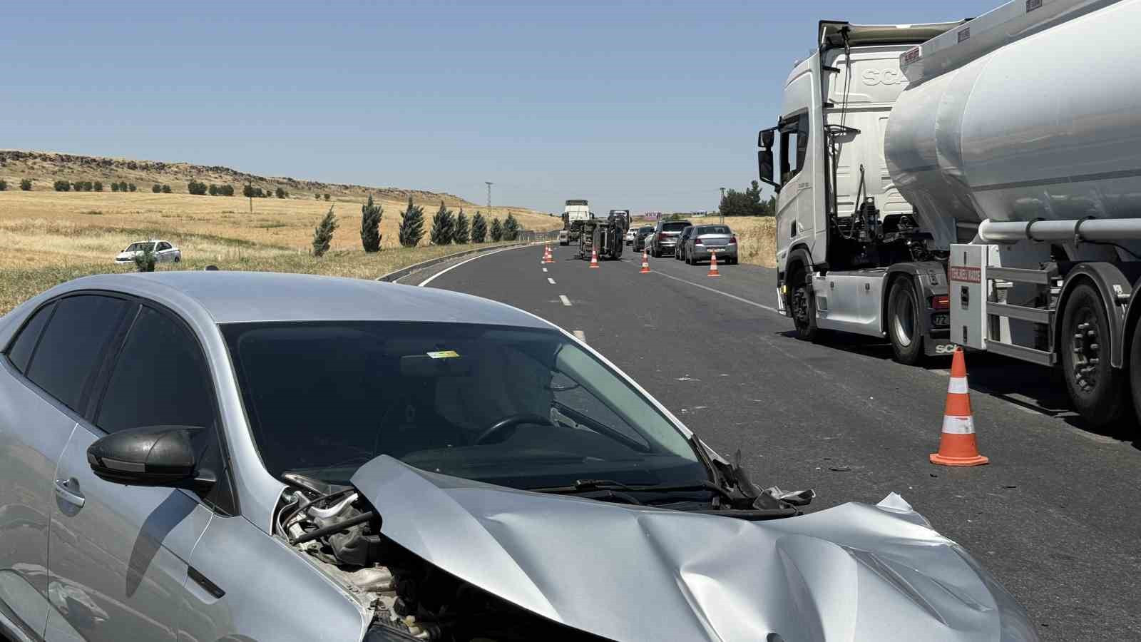 Diyarbakır’da otomobil ile hafif ticari araç çarpıştı: 7 yaralı