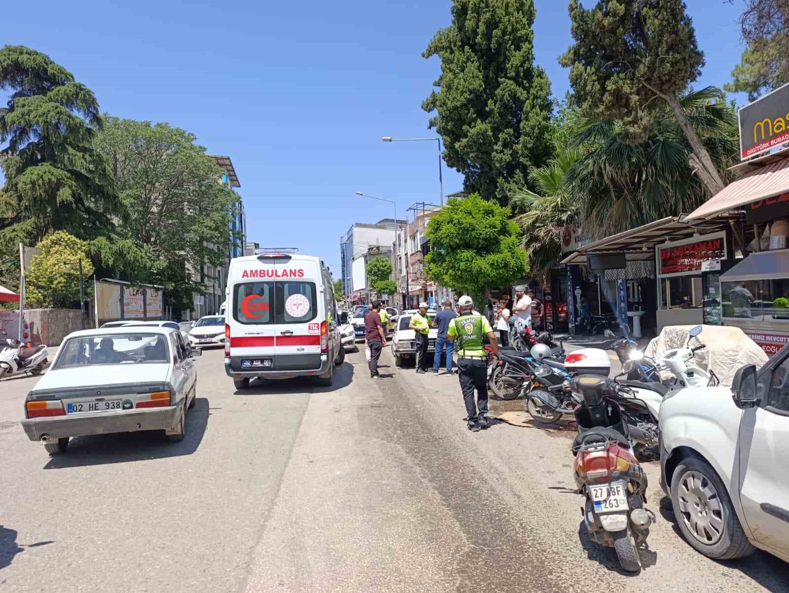 Motosiklet ile otomobil çarpıştı: 1 yaralı