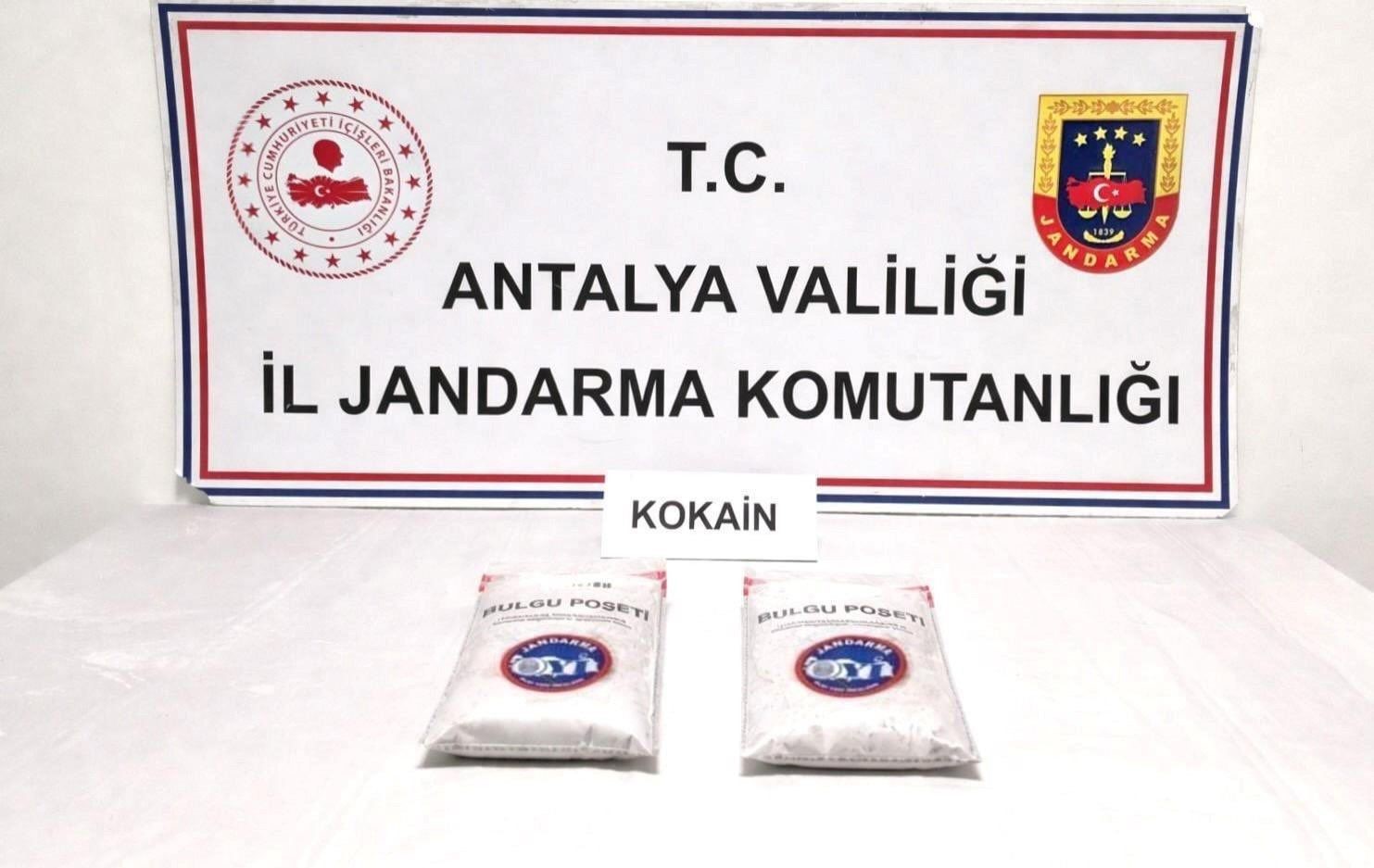 Antalya’da 1,3 kilogram kokain ele geçirildi, 2 şüpheli tutuklandı
