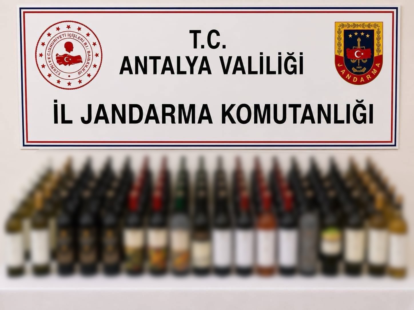 Alanya’da 108 litre kaçak alkol ele geçirildi