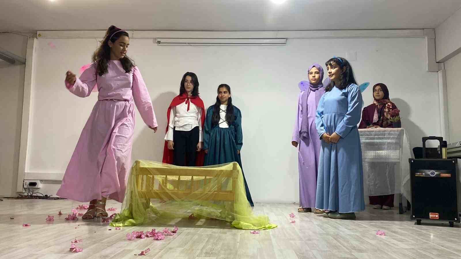 Siverek’te İngilizce’yi sahneye taşıyan gösteri