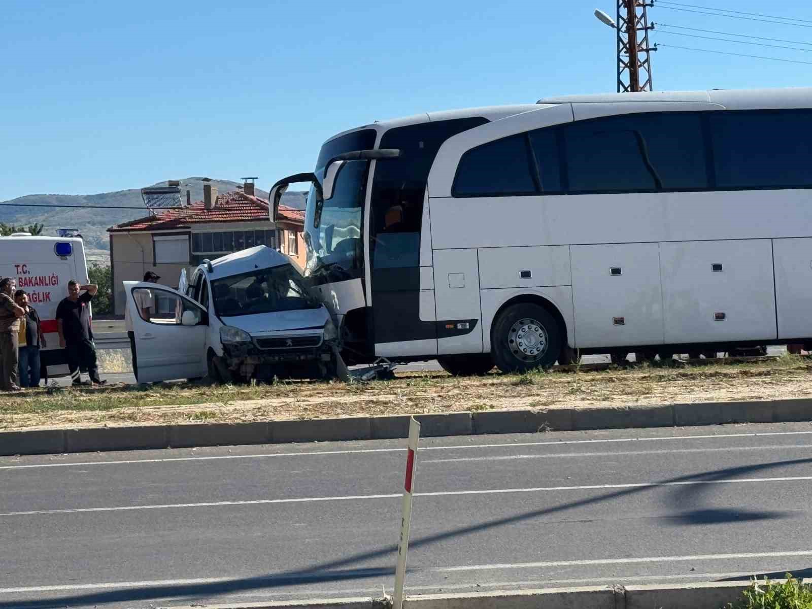 25 yaşındaki sürücünün hayatını kaybettiği feci kaza anı güvenlik kamerasında