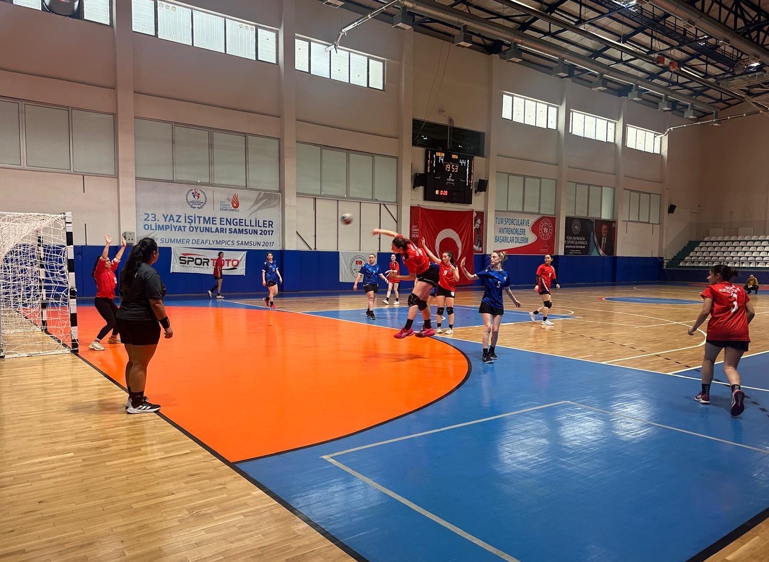 BUÜ Kadın hentbol takımı Türkiye şampiyonu oldu