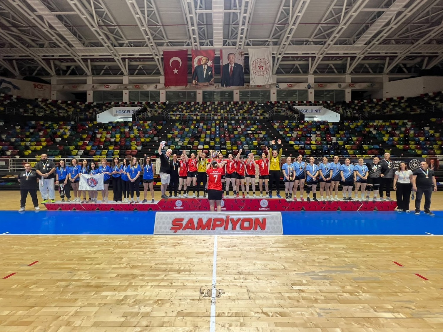 BUÜ Kadın hentbol takımı Türkiye şampiyonu oldu