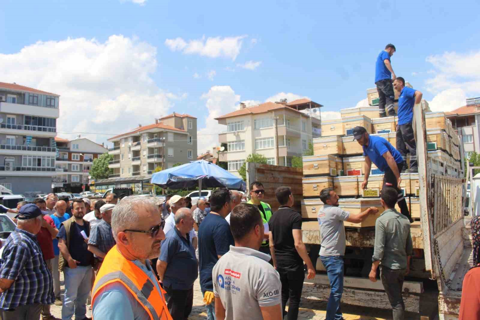 Antalya’nın dört bir yanına arı kovanı desteği