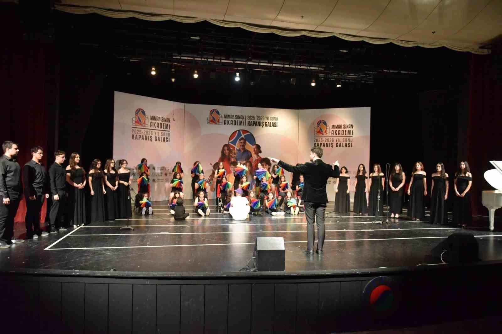 Mimar Sinan Akademi’den yıl sonuna özel sanat performansı