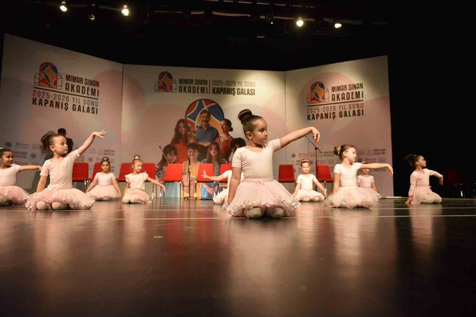 Mimar Sinan Akademi’den yıl sonuna özel sanat performansı
