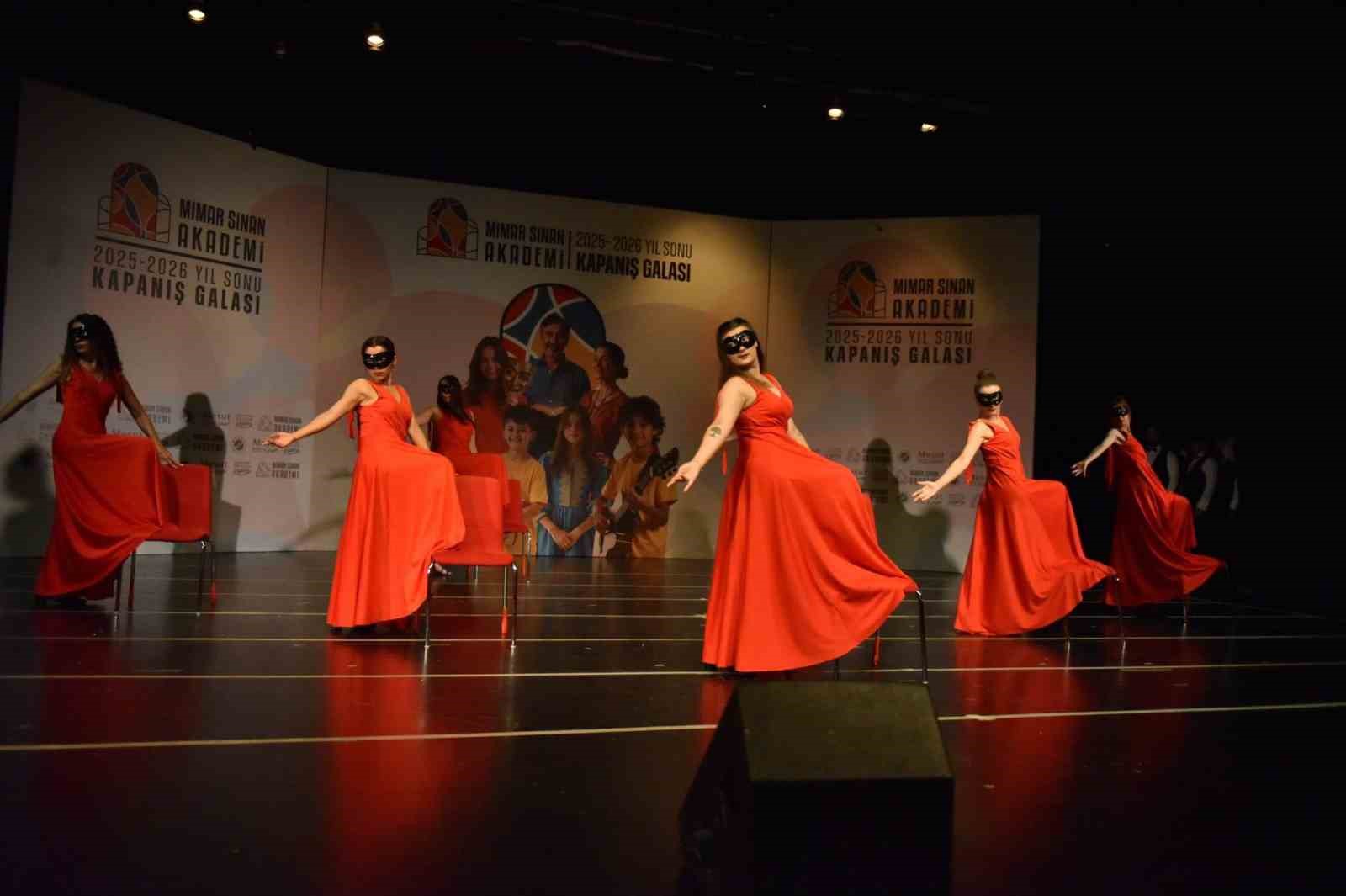 Mimar Sinan Akademi’den yıl sonuna özel sanat performansı