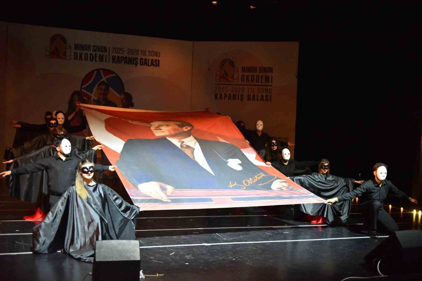 Mimar Sinan Akademi’den yıl sonuna özel sanat performansı