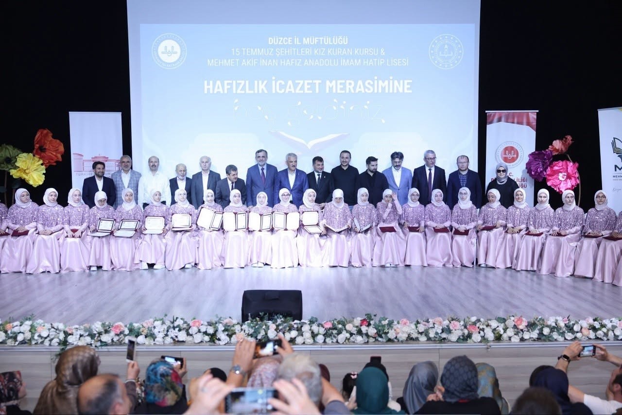 Hafız oldular belgelerini aldılar