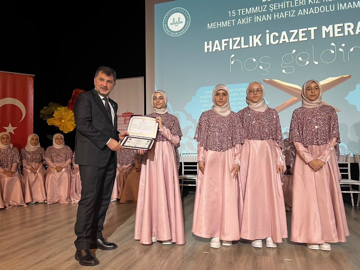 Hafız oldular belgelerini aldılar