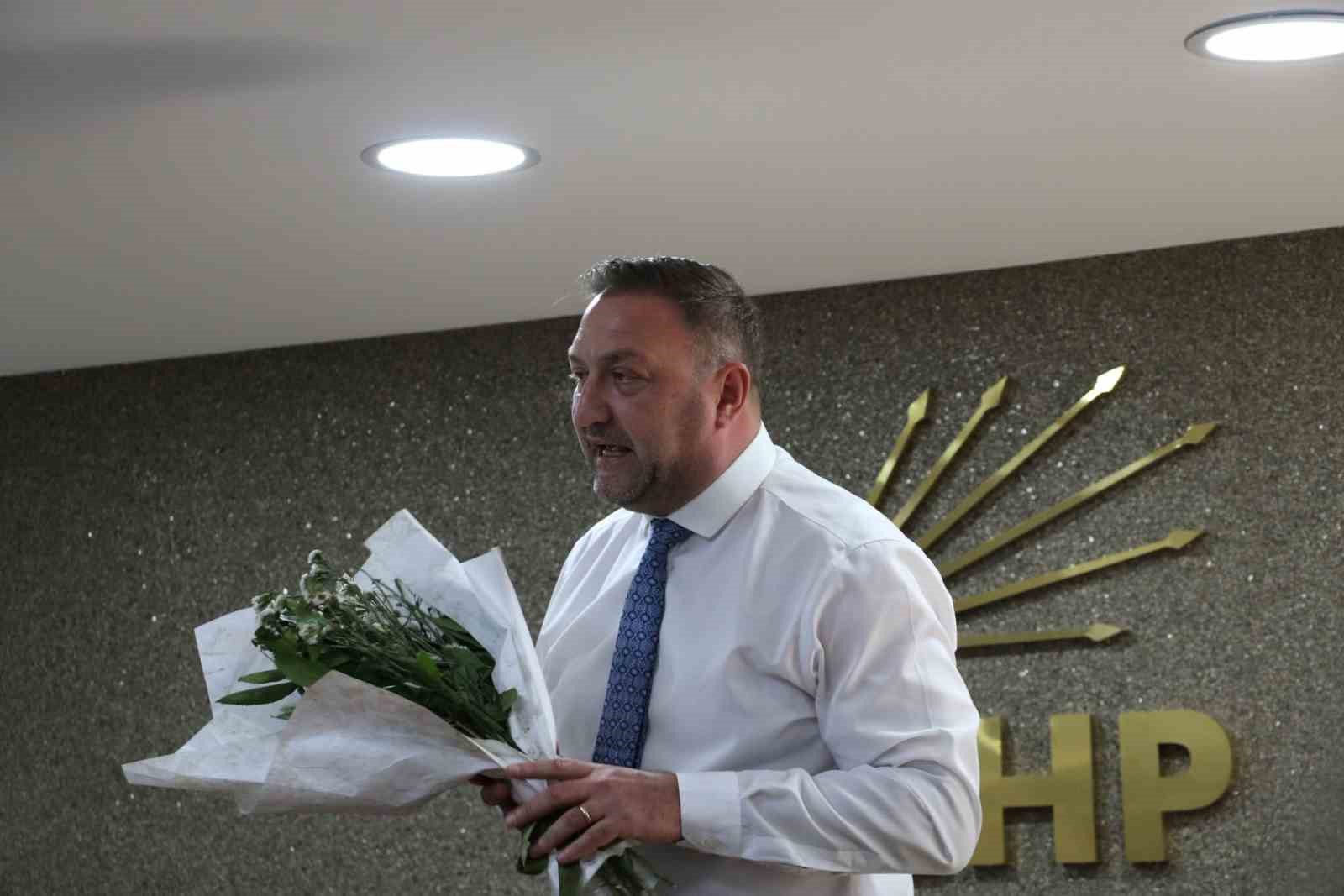 CHP İzmir’in yeni başkanı Gümrükçü olaylı geceyi anlattı