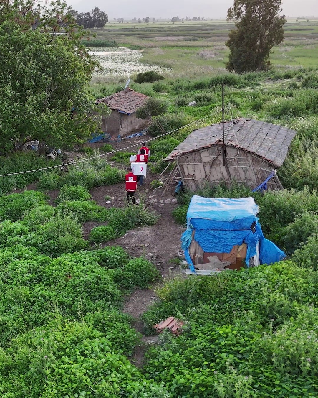 Gölün ortasındaki adada yaşayan 93 yaşındaki kadının korkularına son veren iyilik kayıkla ulaştı
