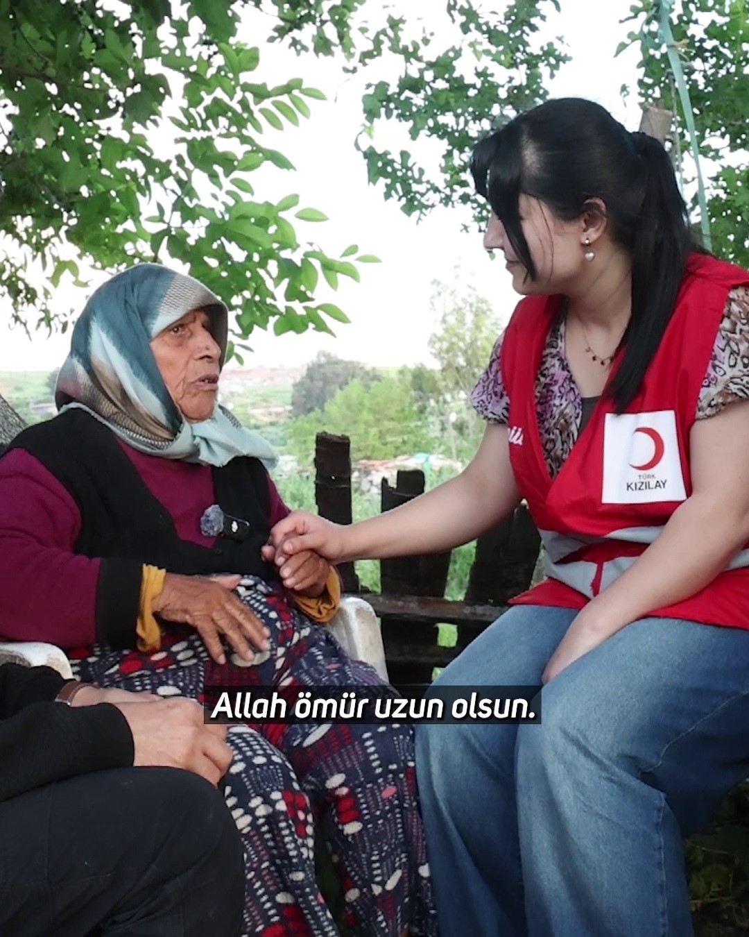 Gölün ortasındaki adada yaşayan 93 yaşındaki kadının korkularına son veren iyilik kayıkla ulaştı