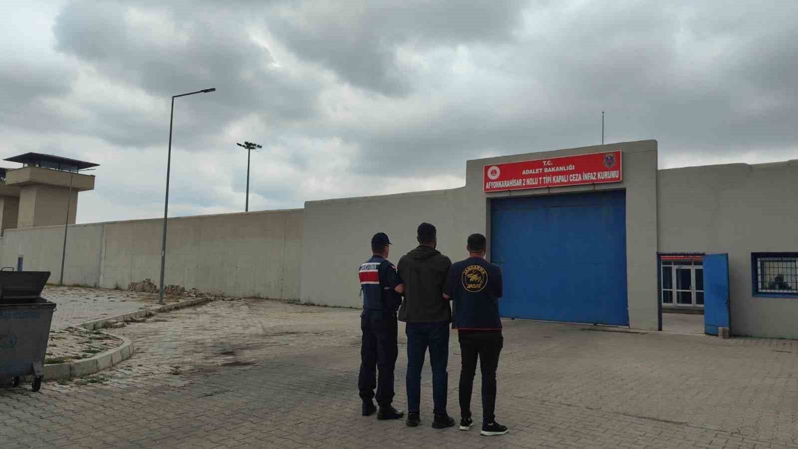 Jandarma çeşitli suçlardan aranan 40 kişiyi yakaladı