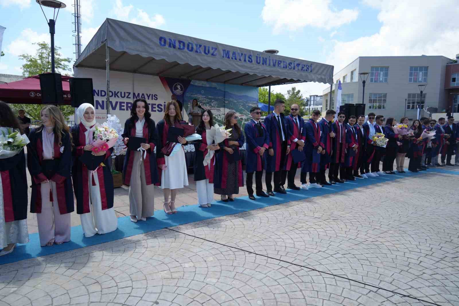 OMÜ Ziraat Fakültesi’nde mezuniyet coşkusu: 210 genç mühendis kep fırlattı