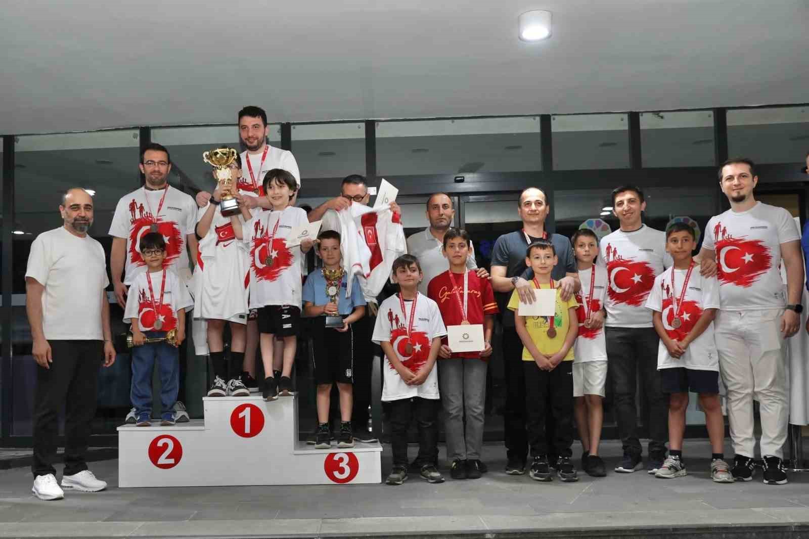 Başkan Çolakbayrakdar: "Aileyi güçlendiren her adımın yanında olmaya devam edeceğiz"