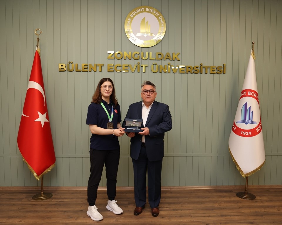 Rektör Özölçer Dünya Şampiyonu Basancı’yı kabul etti