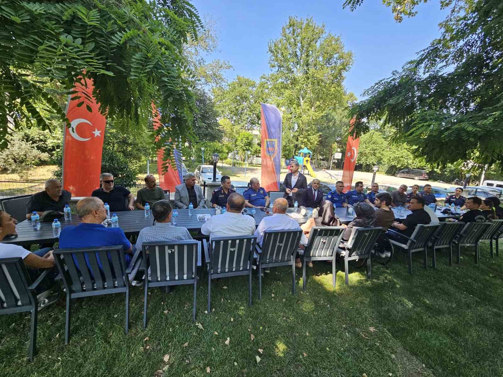 Şehit aileleri ve gazilerden komutana duygusal veda
