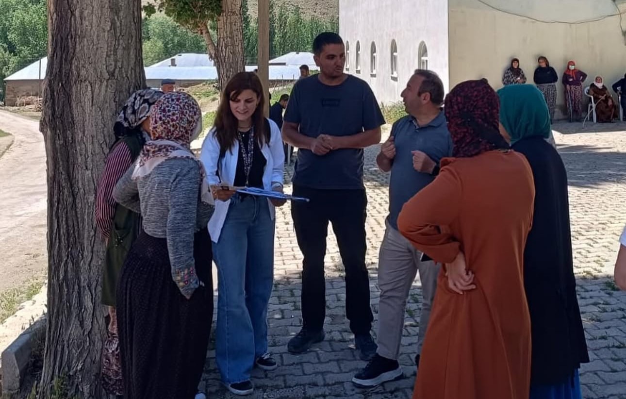 Yüksekova’da çiftçilere yönelik sağlık taraması ve brusella eğitimi verildi