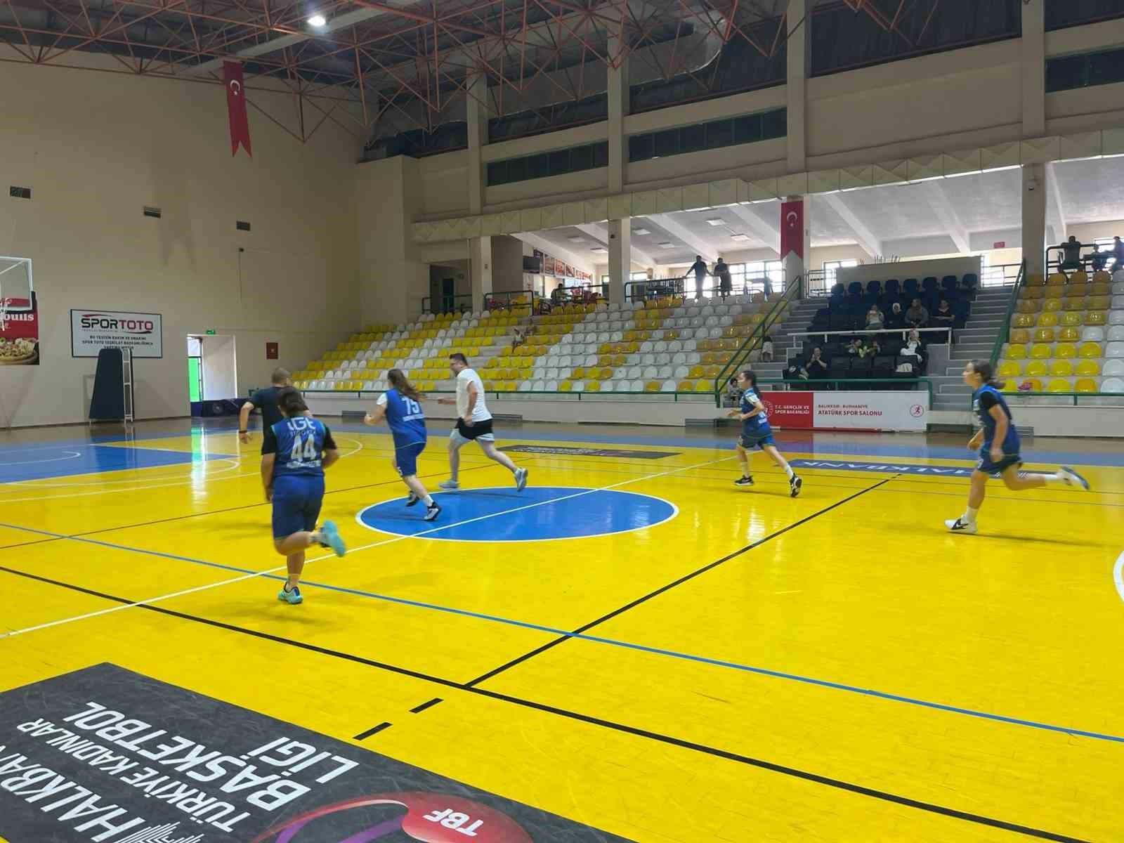 Burhaniye’de Babalar Günü’ne özel basketbol turnuvası
