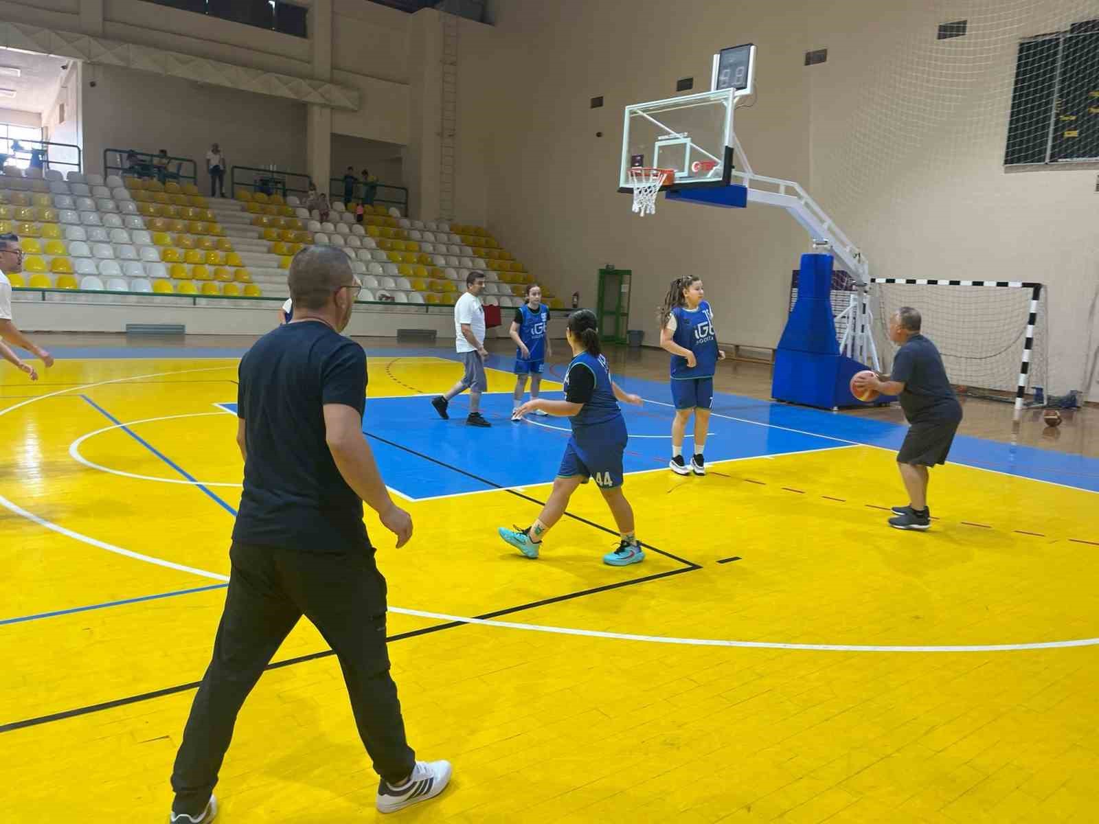 Burhaniye’de Babalar Günü’ne özel basketbol turnuvası