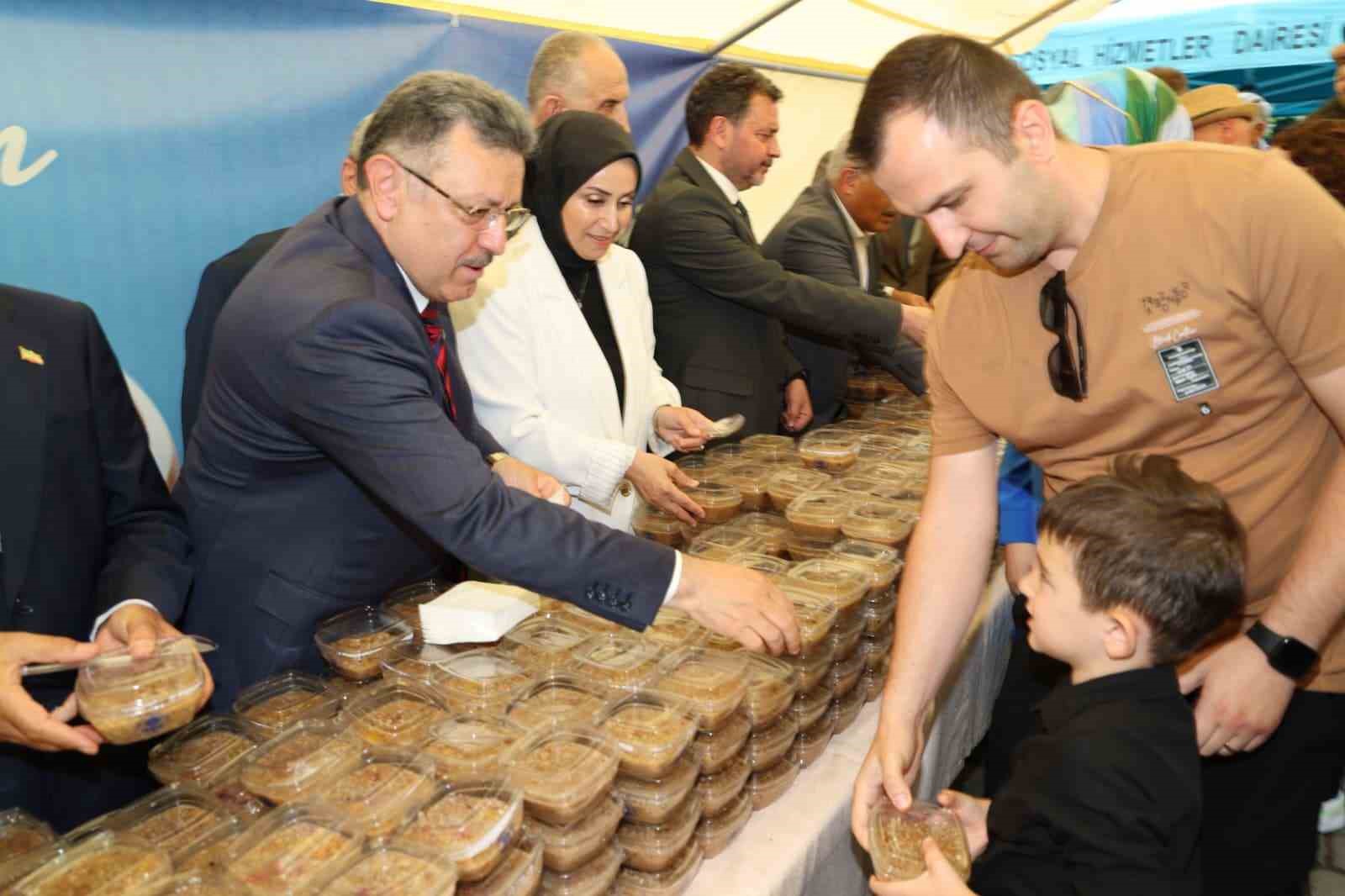 Trabzonlular’a Büyükşehir Belediyesi’nden aşure ikramı
