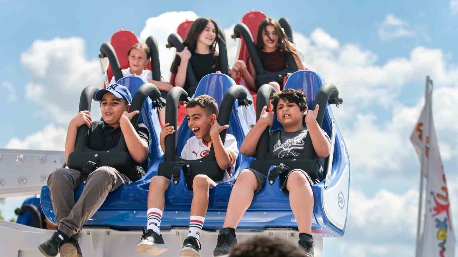 Karneval Çocuk Şenliği on binleri buluşturdu