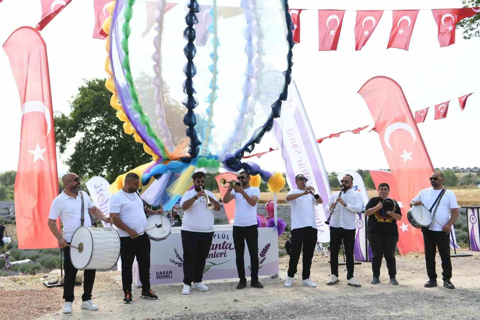 Altıeylül’de mor şölen ilgi gördü