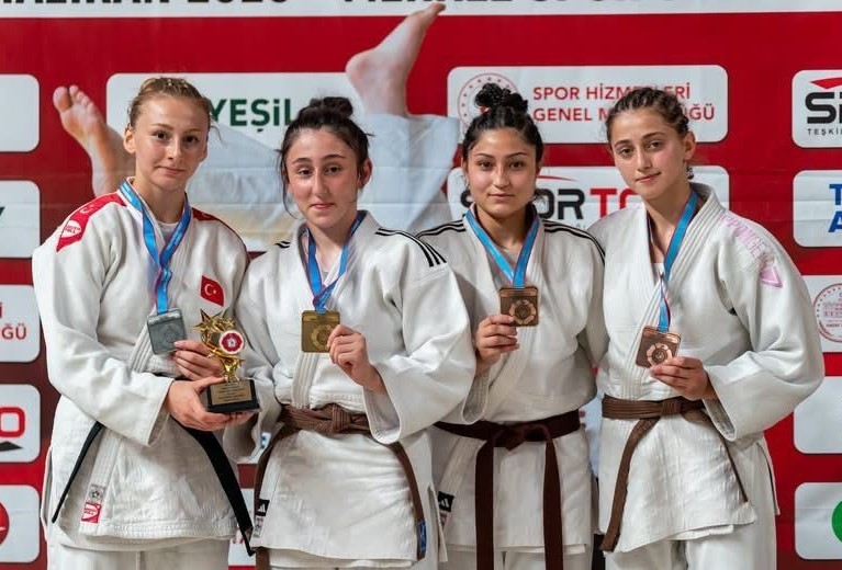Salihlili Hira Kılkış, Türkiye Şampiyonu oldu