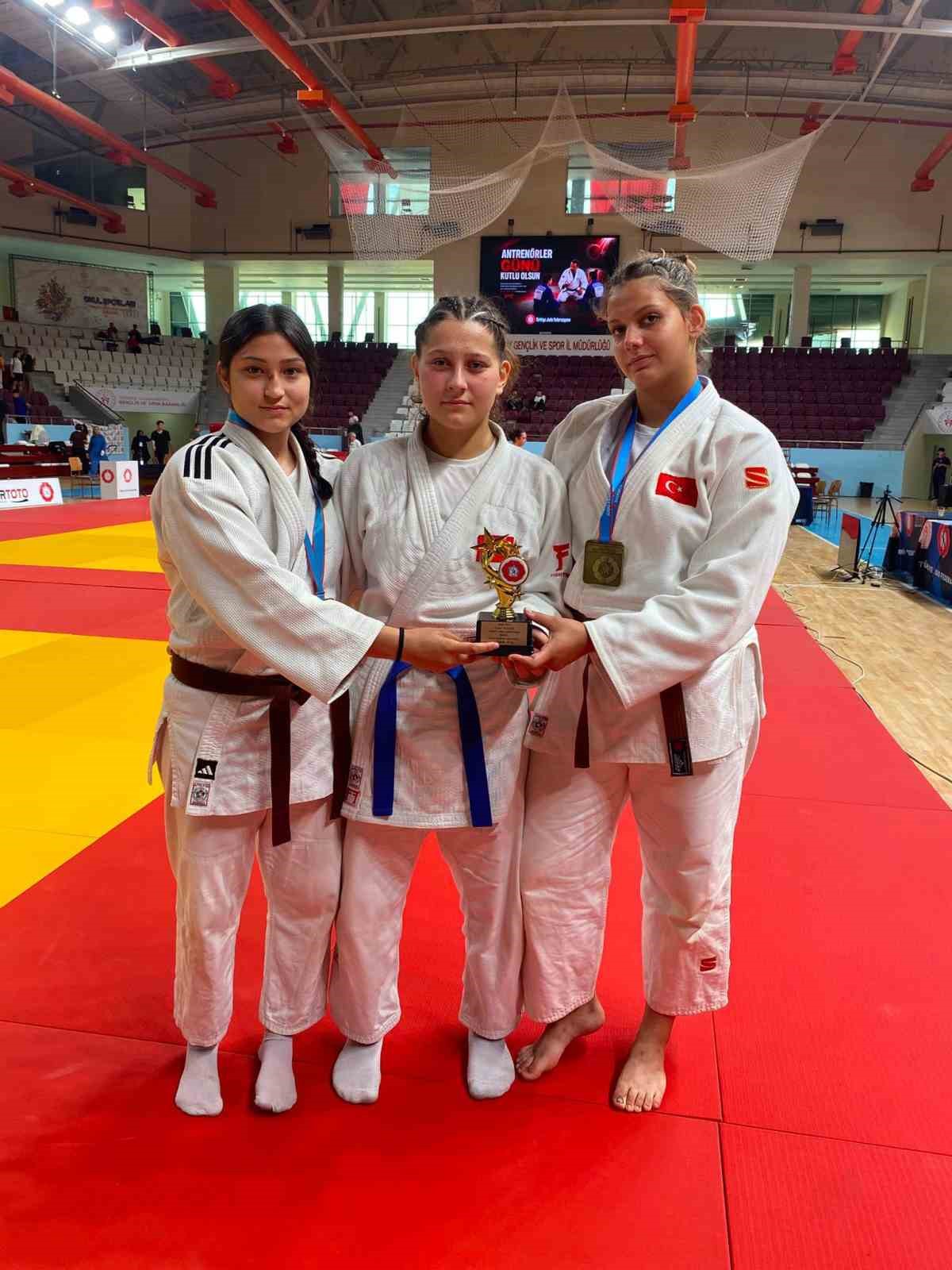 Salihlili Hira Kılkış, Türkiye Şampiyonu oldu