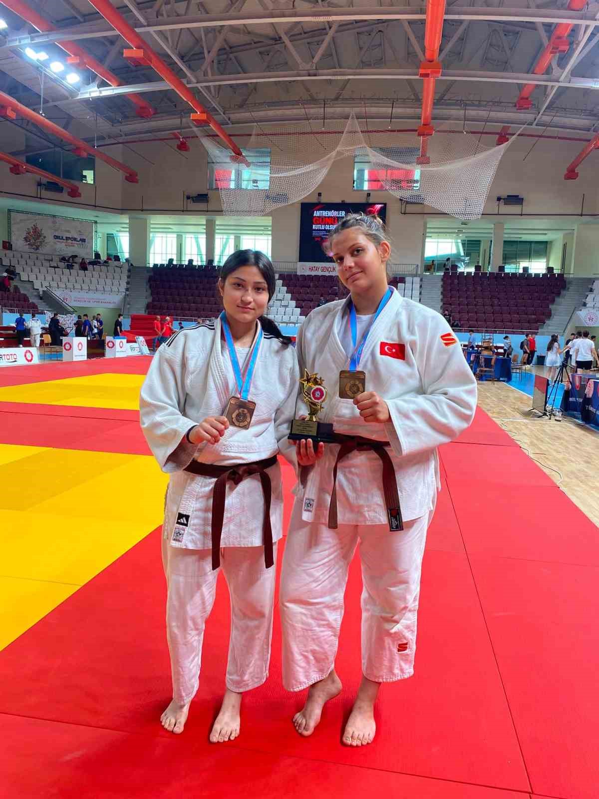Salihlili Hira Kılkış, Türkiye Şampiyonu oldu
