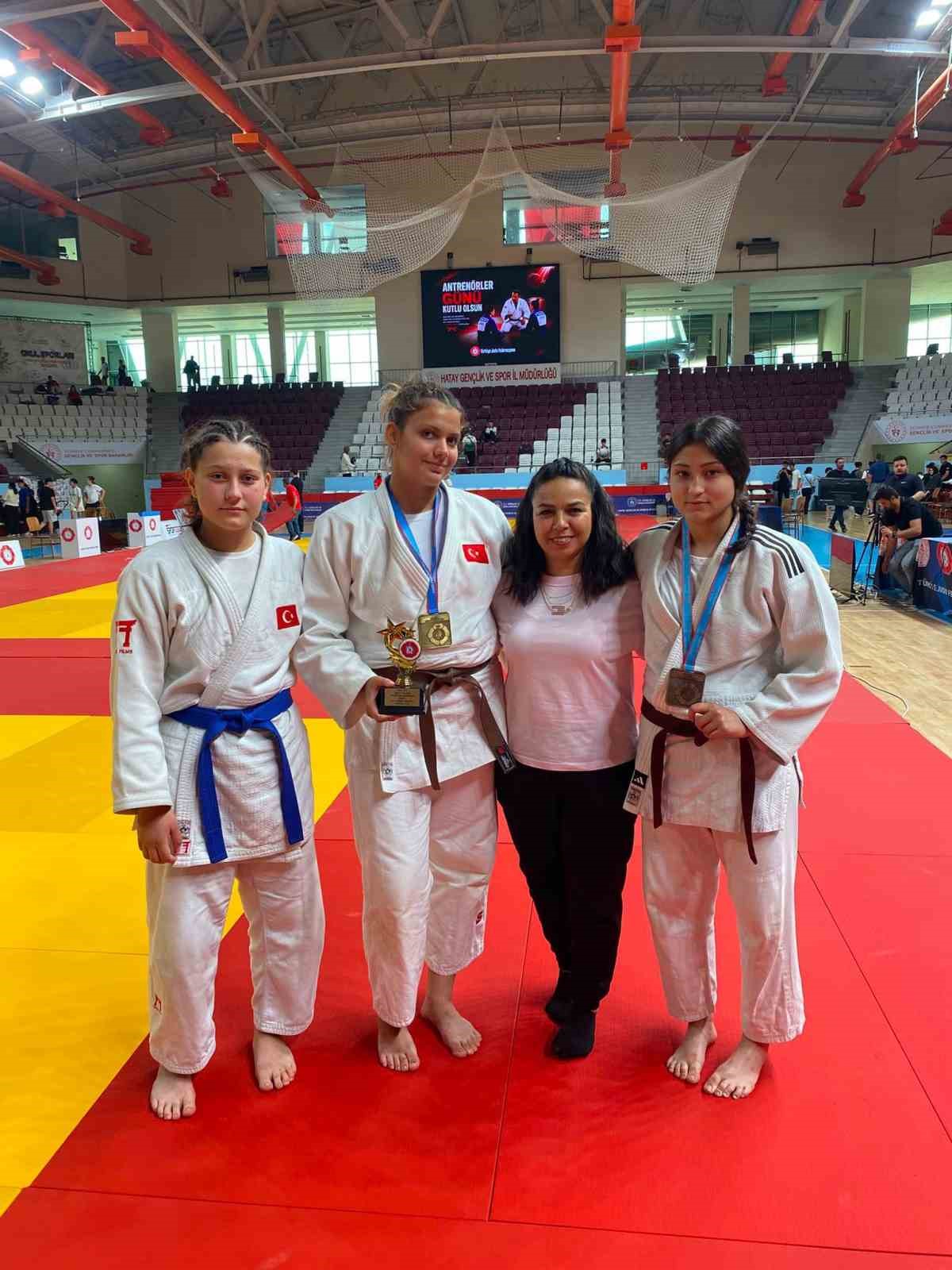 Salihlili Hira Kılkış, Türkiye Şampiyonu oldu