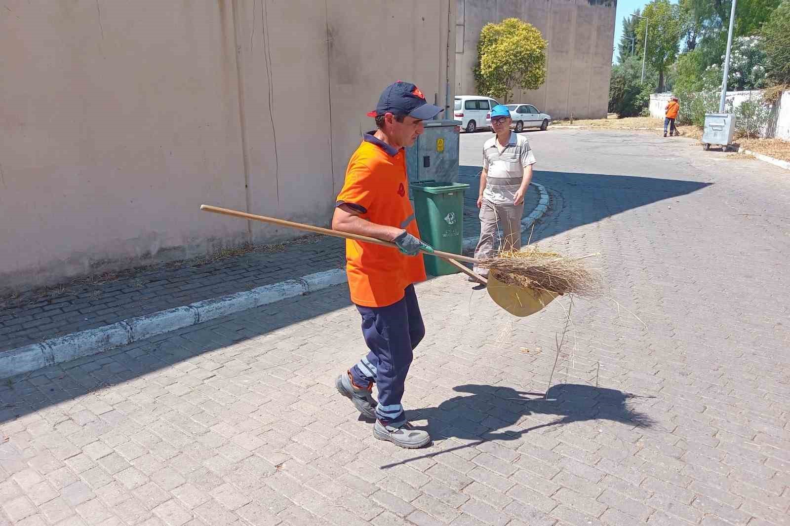 Efeler Belediyesi’nden gıda çarşısında temizlik çalışması