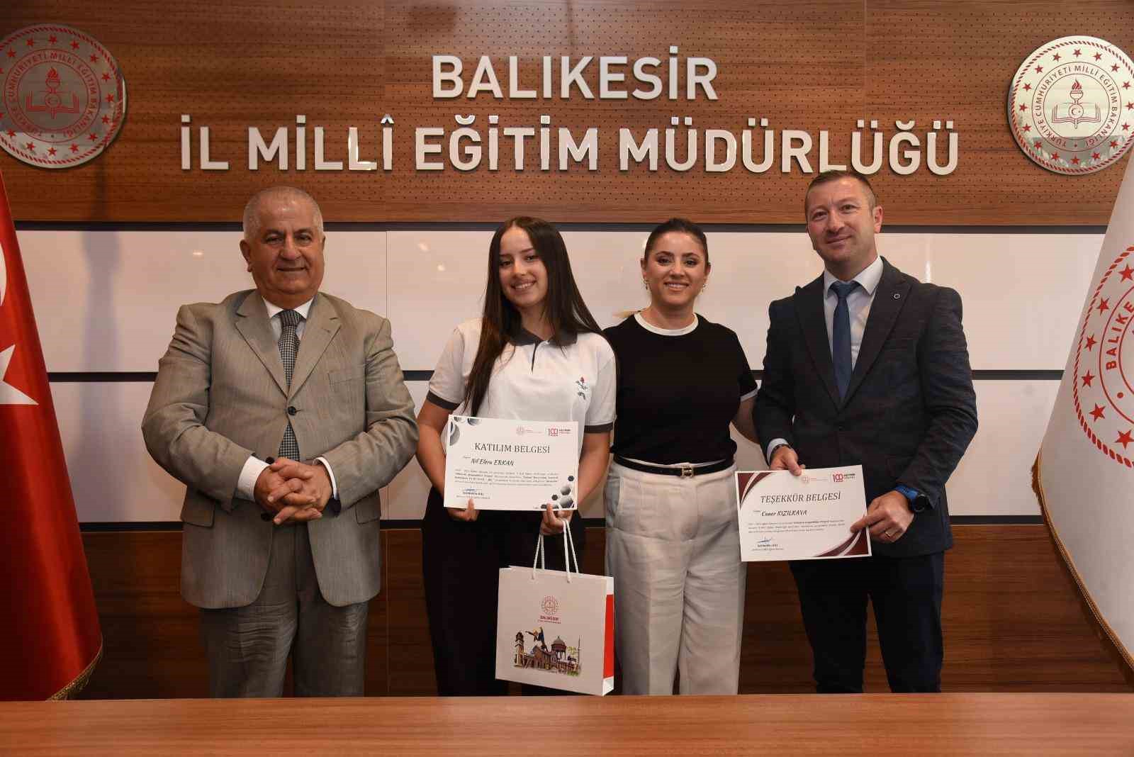 Balıkesir’de başarılı öğrenciler ödüllendirildi