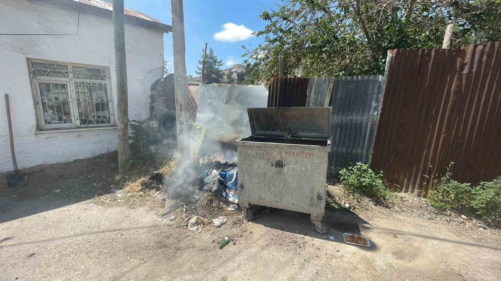 Çöp konteynerinde çıkan yangın korkuttu