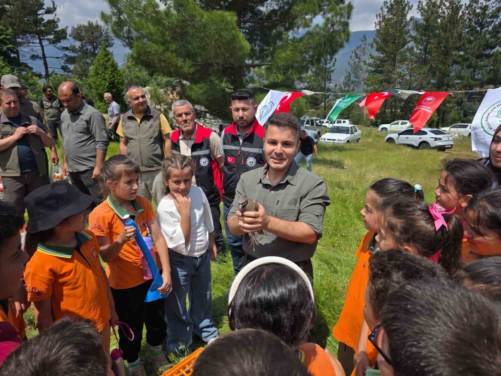 Pozantı’da doğaya 300 kınalı keklik salındı