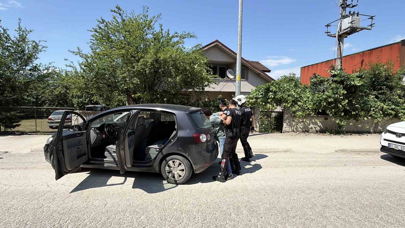 Gerçeğini aratmayan tatbikat: Şahısları yere yatırıp yakaladılar
