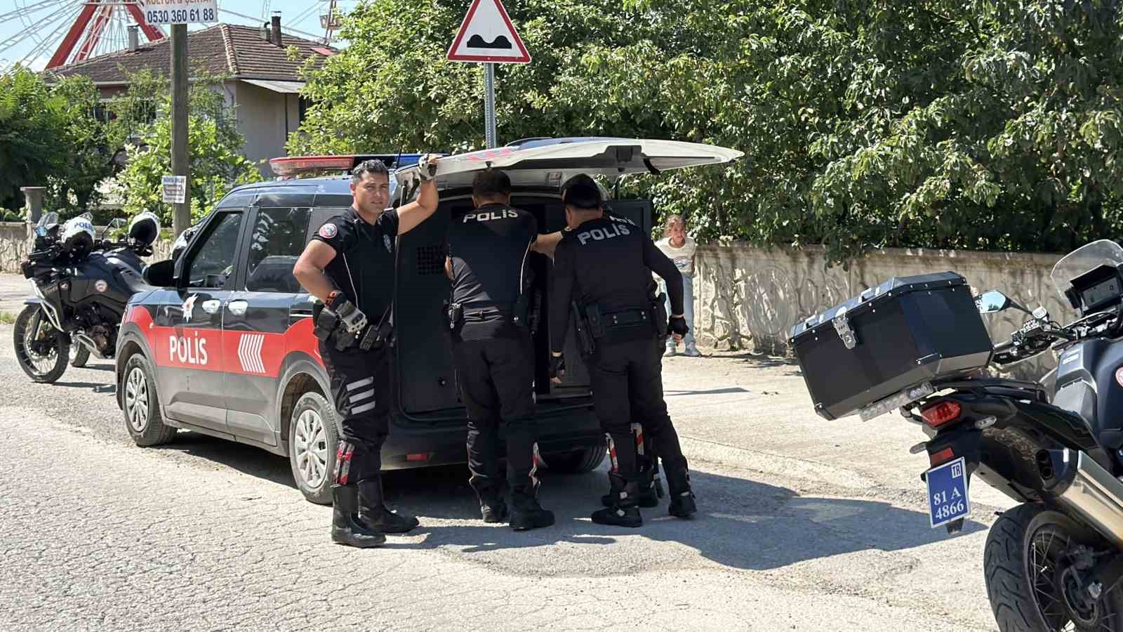 Gerçeğini aratmayan tatbikat: Şahısları yere yatırıp yakaladılar