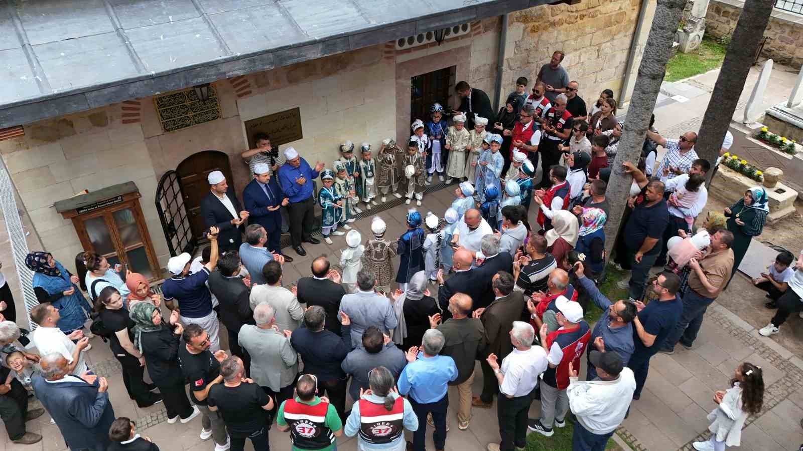 Kastamonu’da 530 yıllık vakıf geleneğiyle 25 çocuk sünnet ettirildi