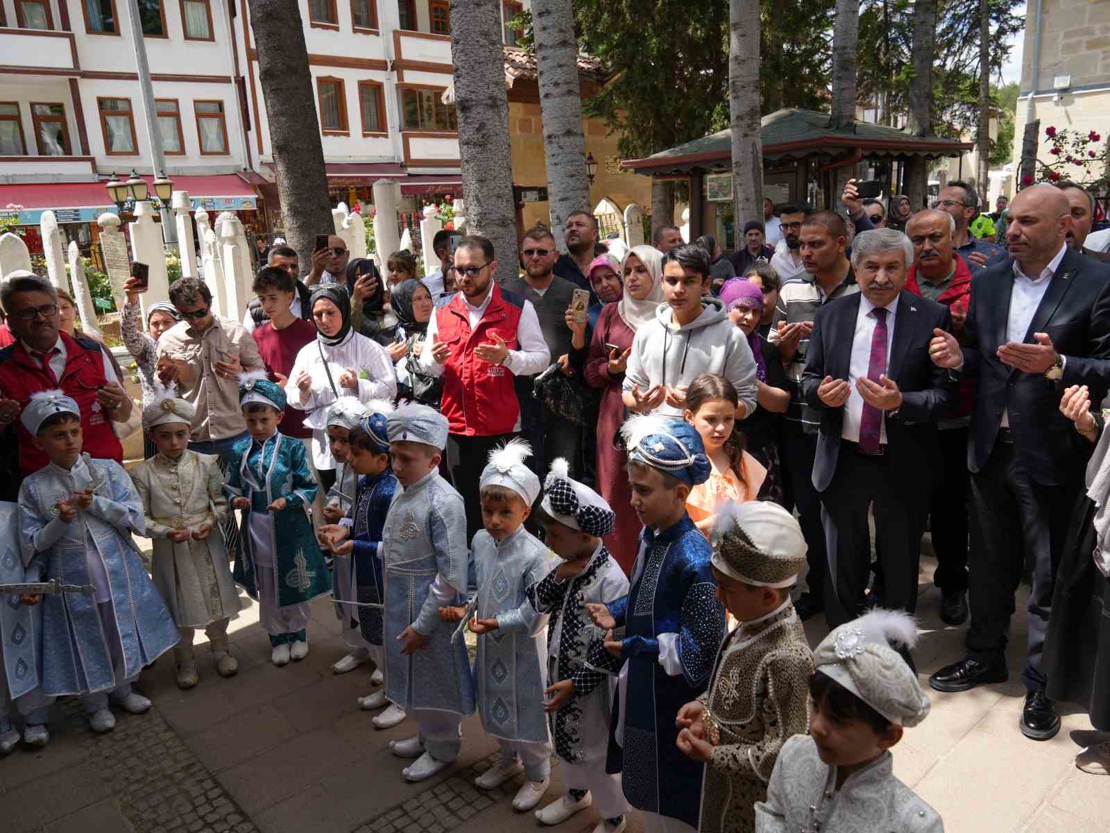 Kastamonu’da 530 yıllık vakıf geleneğiyle 25 çocuk sünnet ettirildi