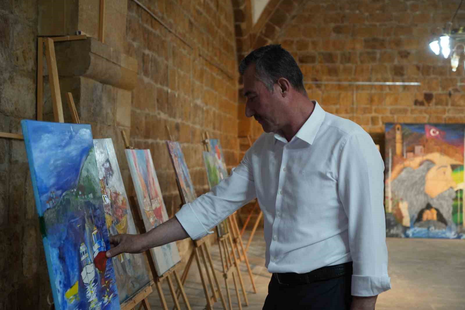 Bayburtlu genç yeteneklerin eserleri tarihi Taşhan’da sergilendi