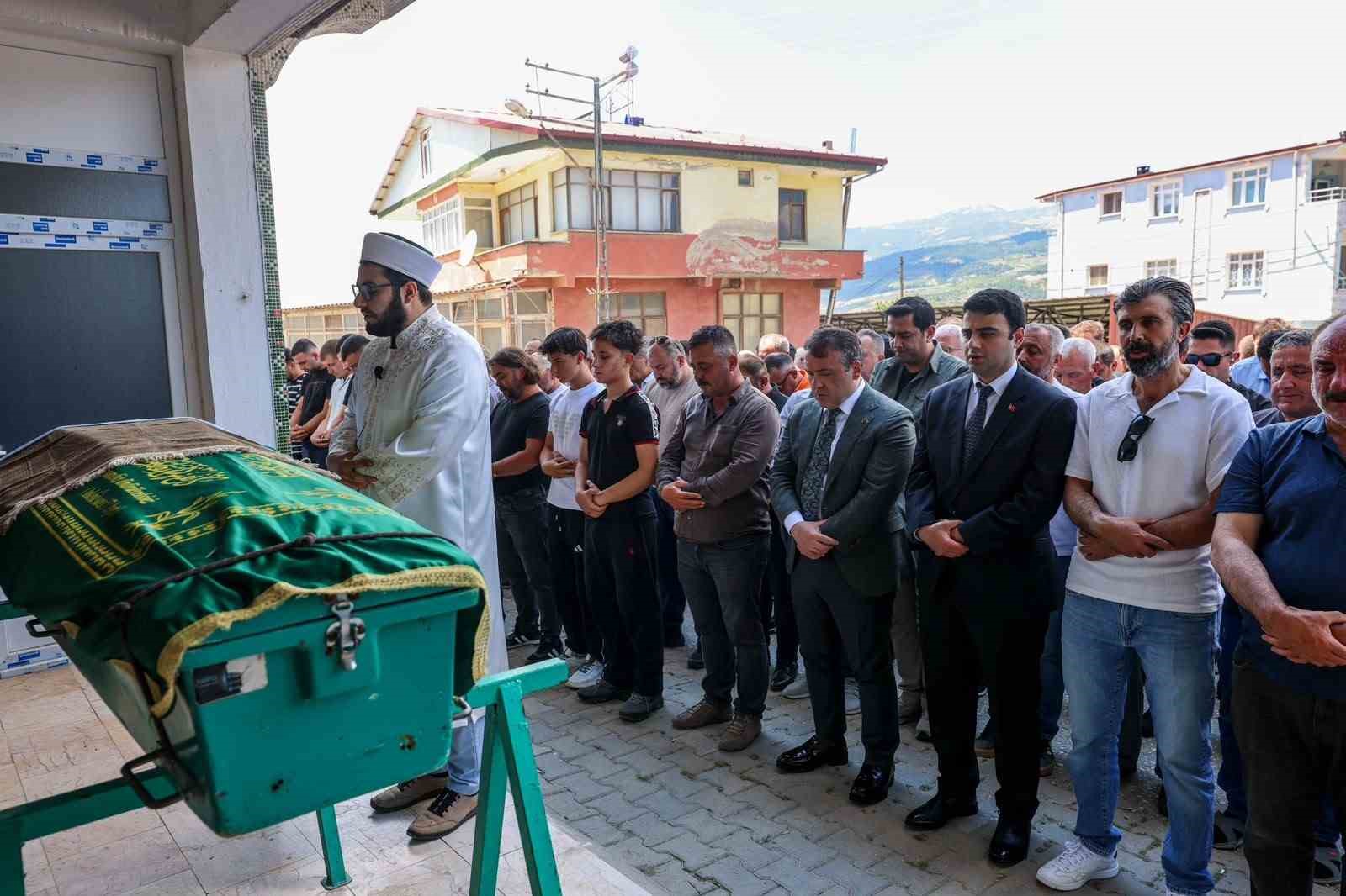Sevilen muhtar son yolculuğuna uğurlandı