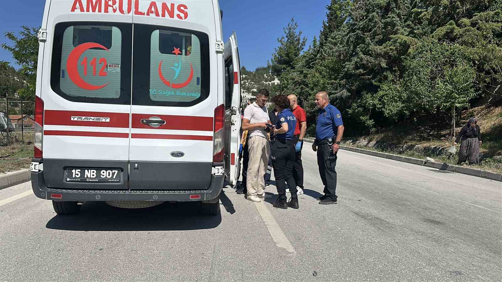 Burdur’da otomobil ile hafif ticari araç çarpıştı: 5 yaralı