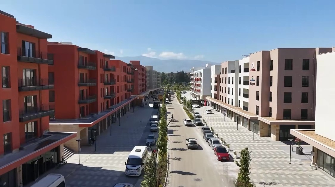 Depremin ardından yeniden inşa edilen Antakya’nın kalbinde ticaret yeniden başladı