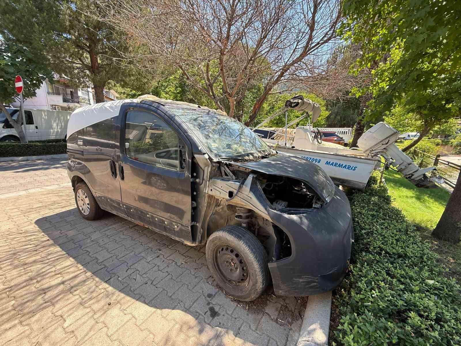 Marmaris’te terk edilmiş araçlar ve hurdalar toplanacak