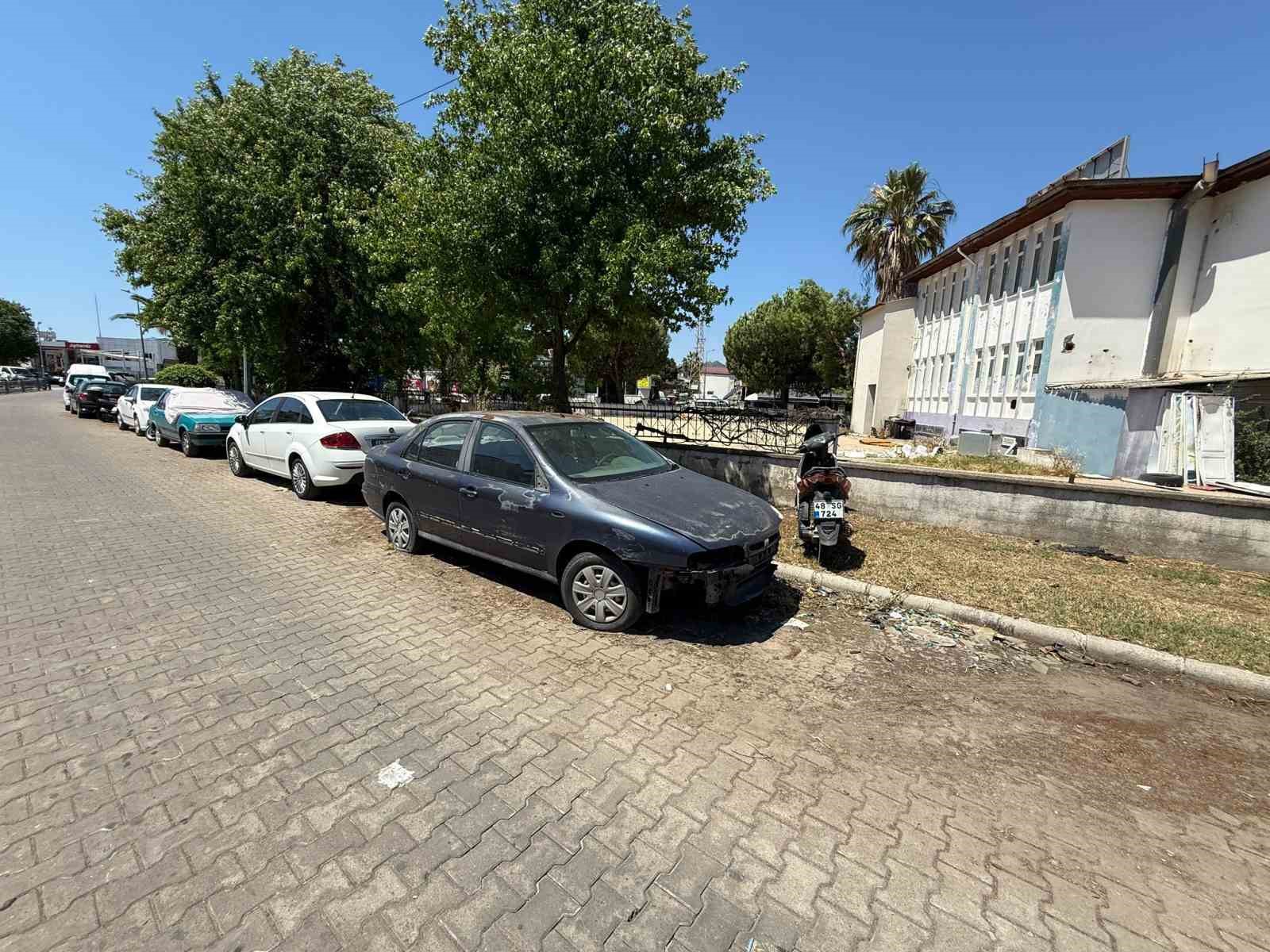 Marmaris’te terk edilmiş araçlar ve hurdalar toplanacak