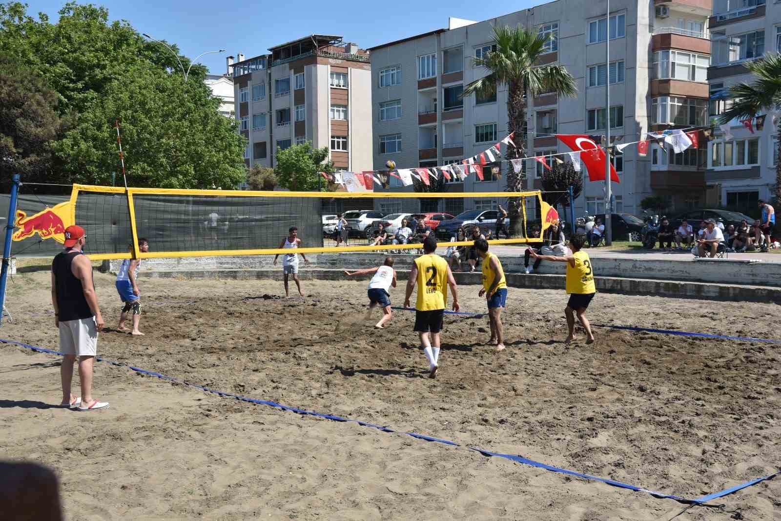 Atakum’da plaj voleybolu heyecanı yaşandı