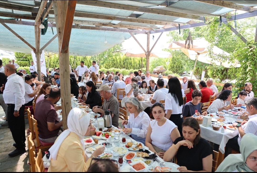 Kahramanmaraşlılar Bornova’da kahvaltıda buluştu